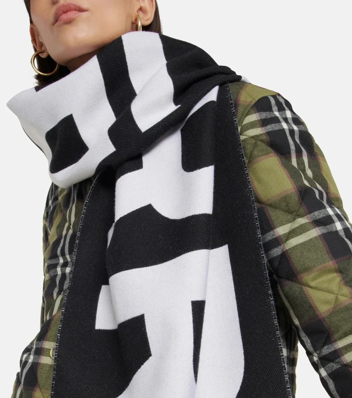 BURBERRY LOGO WOOL SCARF