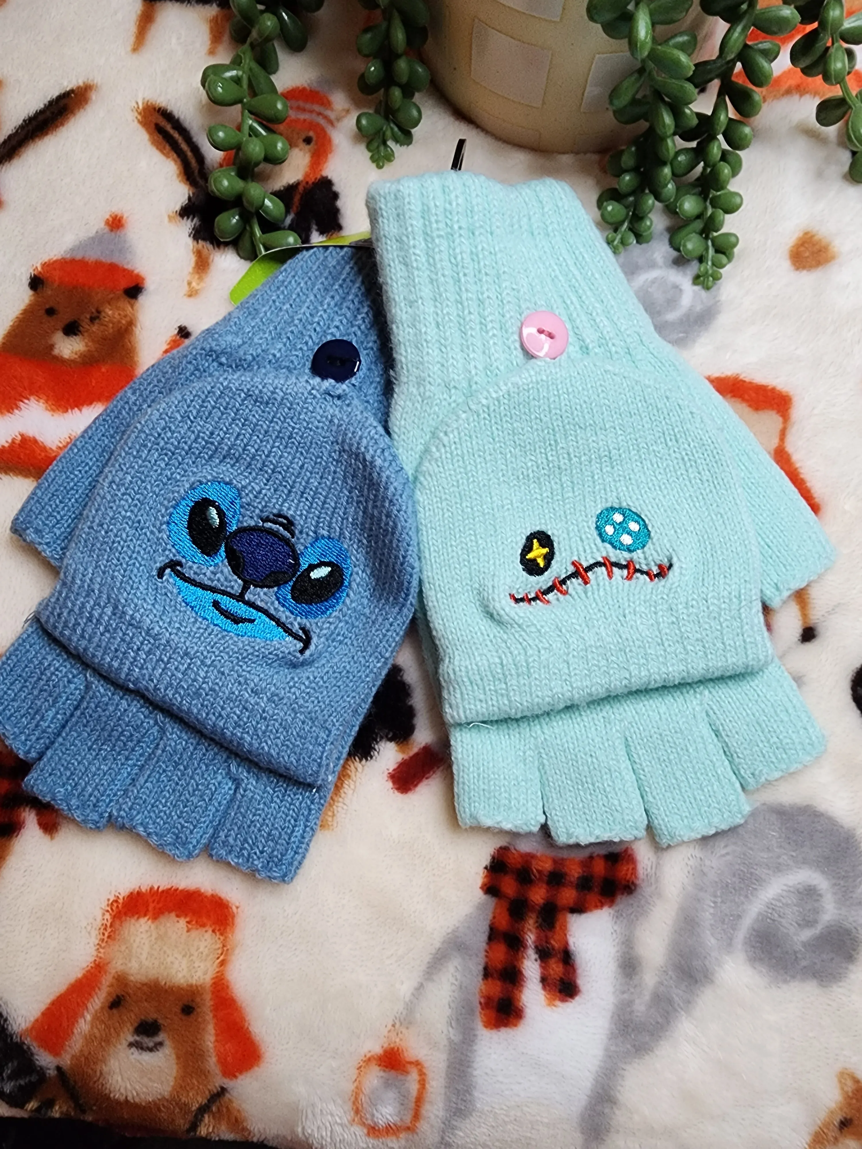 Disney Stitch gloves/mittens